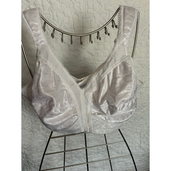 Playtex Other - Playtex 18 Hour White Lace Trim Wirefree Comfort Bra 4693 Size 40D